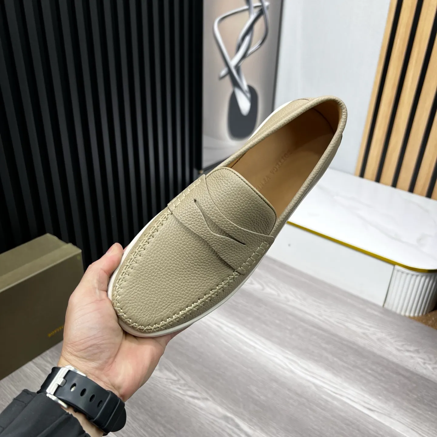 Ex-factory price 480 BV〰️Purely handmade classic men's beanie shoes👉👉driving shoes, slip-on shoes, made of Italian imported cowhide, 💕water-dyed cowhide lining, 🔊original outsole, waterproof platform design, comfortable for the feet. A good choice for traveling and driving, three colors available, code number: 38-44, (45 can be customized)